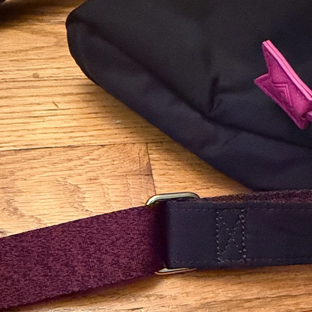 Vera Bradley Black and Burgundy Crossbody Bag Very Clean, Excellent Condition! - Picture 8 of 10